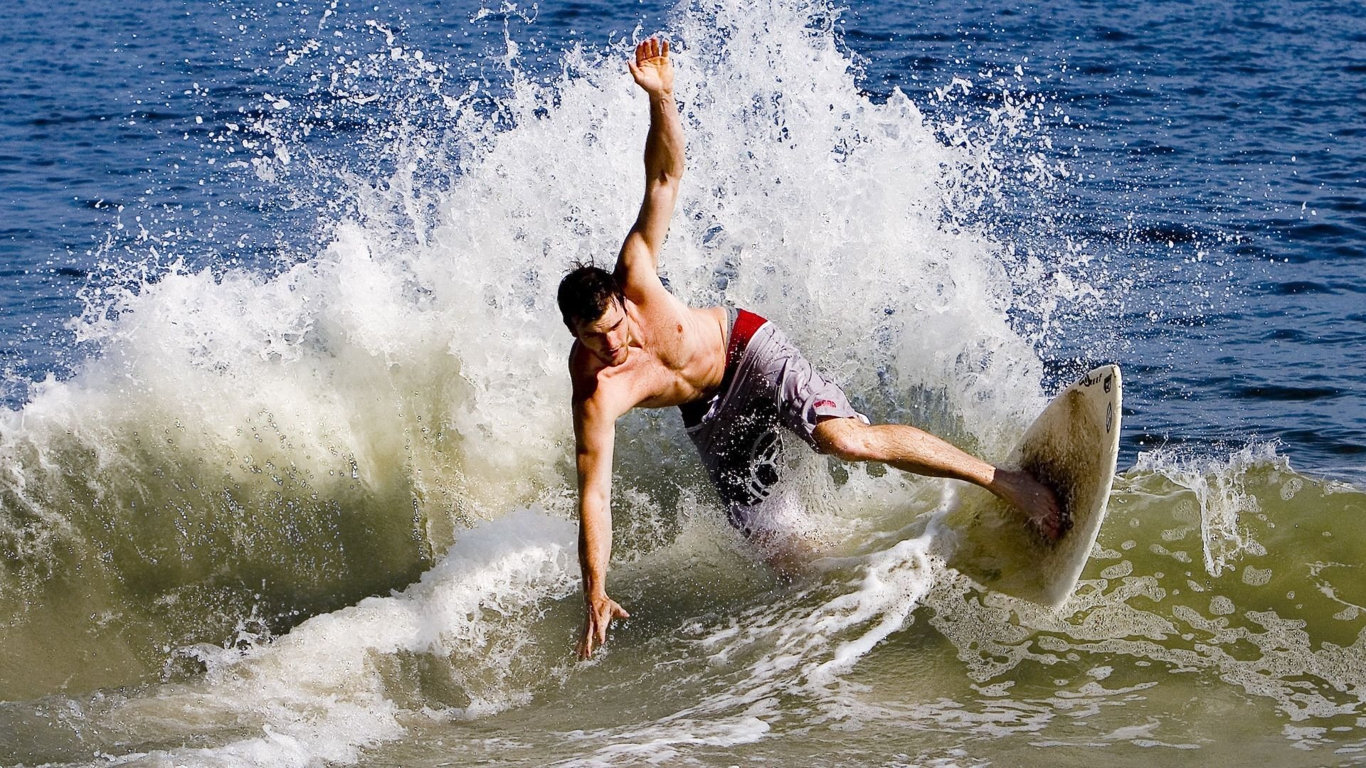 小贾伦爆发成关键变量,勇士淘汰赛惊险过关新疆队