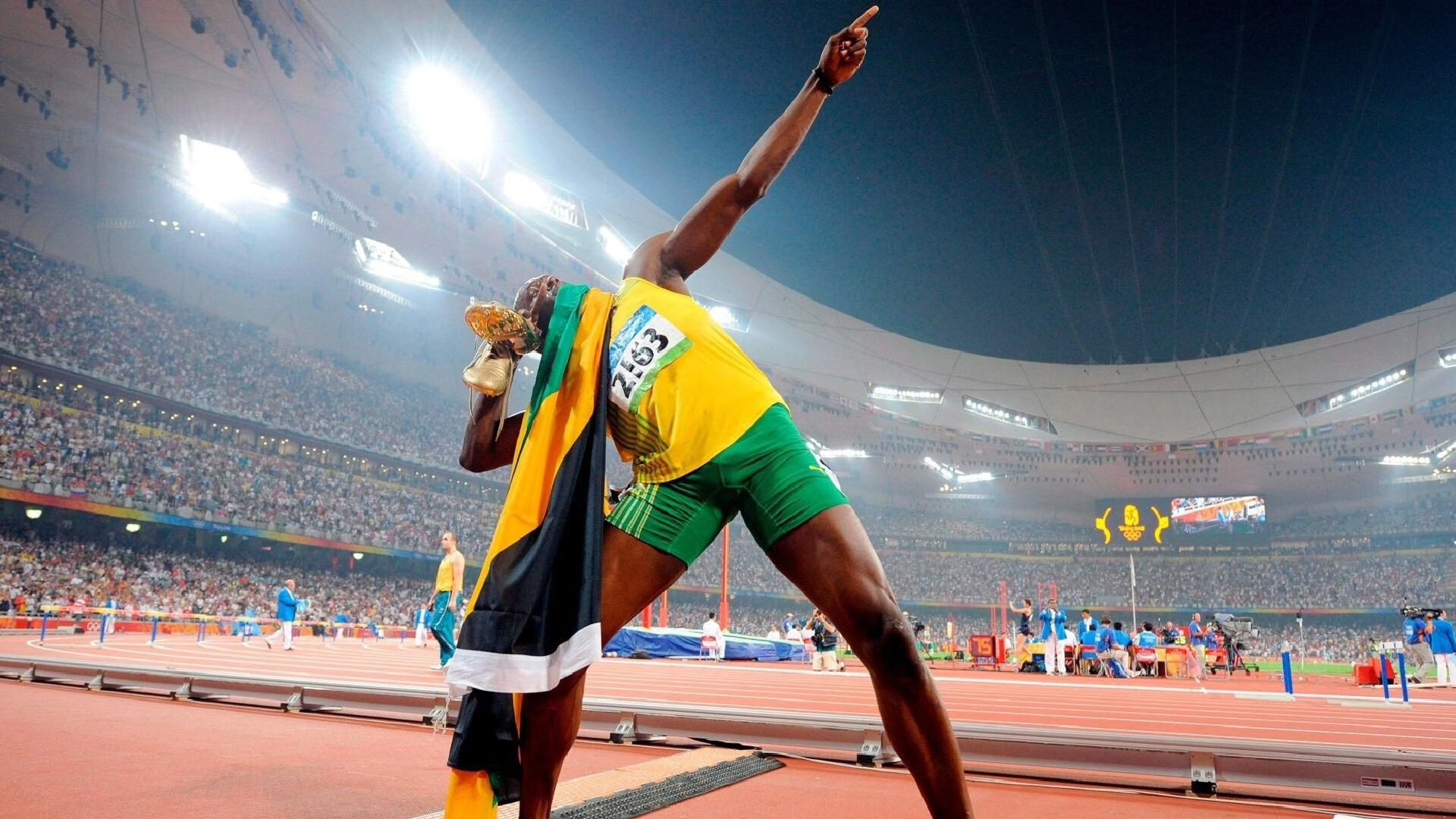 赛道与球场，爱德华兹的F1首胜与山西队的76人式晋级